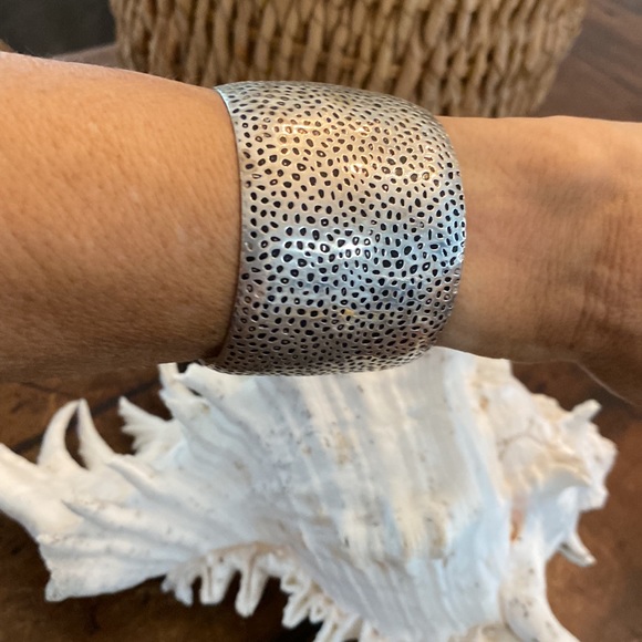 Cuff Bracelet - Picture 8 of 9